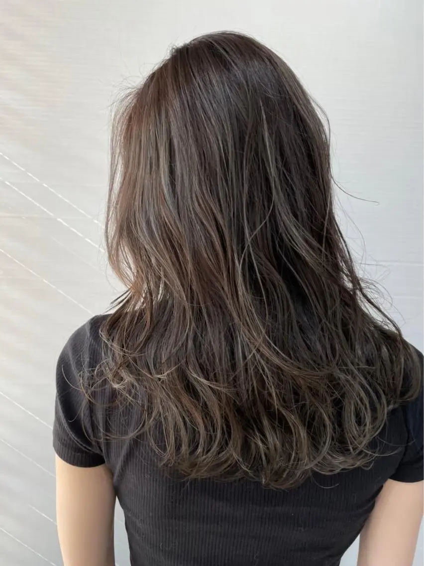 セミロング カラー ツヤカラー🤍 ARISAのヘアスタイル