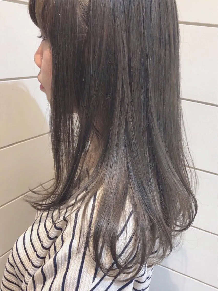 ロング カラー アッシュ アッシュグレー ブリーチ 赤み消し/透明感 🪽◝✩ 武者春花のヘアスタイル