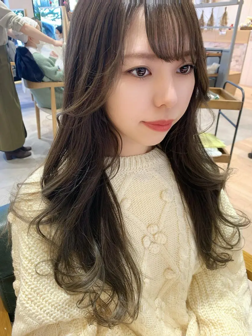 ロング カラー カット ヘアカラー 吉原 由菜のヘアスタイル