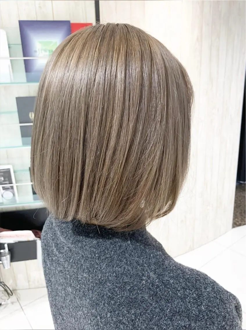 ミディアム カラー ブリーチ グレージュ ミルクティーグレージュ 【艶カラー】石山拓人 /ブリーチのヘアスタイル