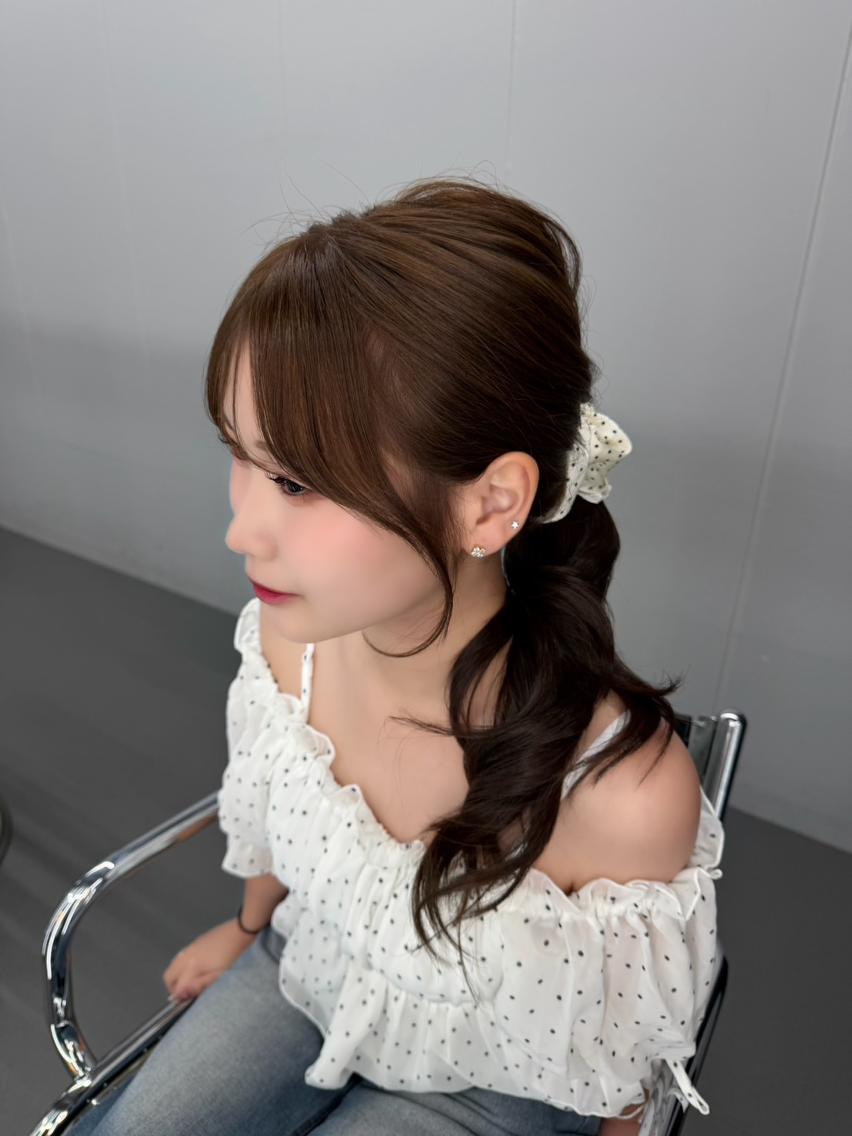 ロング チョコレートブラウン くびれヘア 卒業式のヘアスタイル 学生 韓国風ヘア カット トリートメント RYOTA レイヤー 中明度カラー/縮毛のヘアスタイル