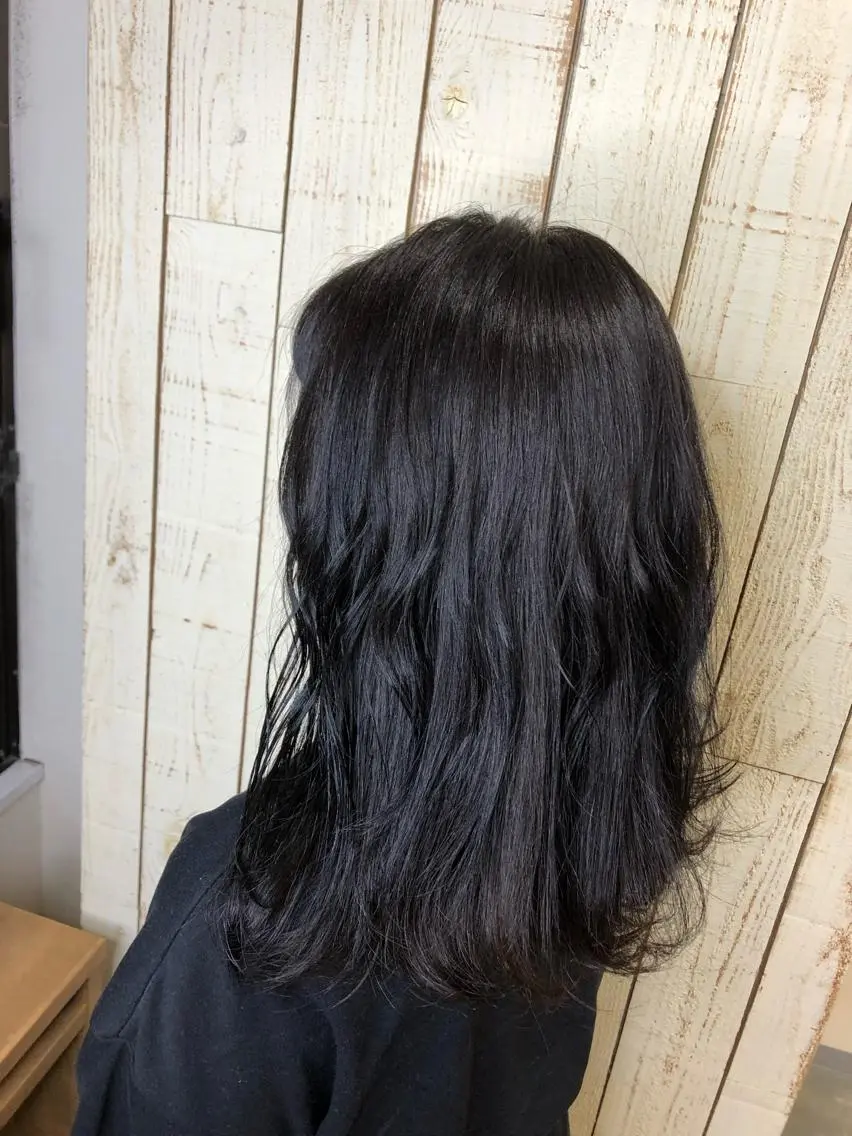 セミロング カラー 黒髪 ブルーカラー ブルーブラック ヘアカラー トリートメント Topstylist HARUのヘアスタイル