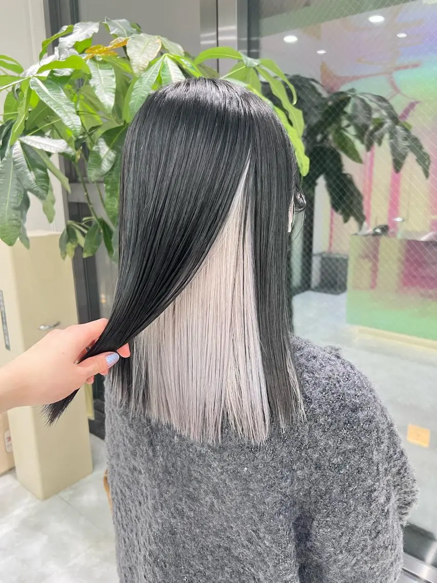 ミディアム カラー パーマ ヘアアレンジ メンズ キッズ ネイル マツエク・マツパ アイブロウ 眉カラー ホワイト KANAMI 🌏のヘアスタイル