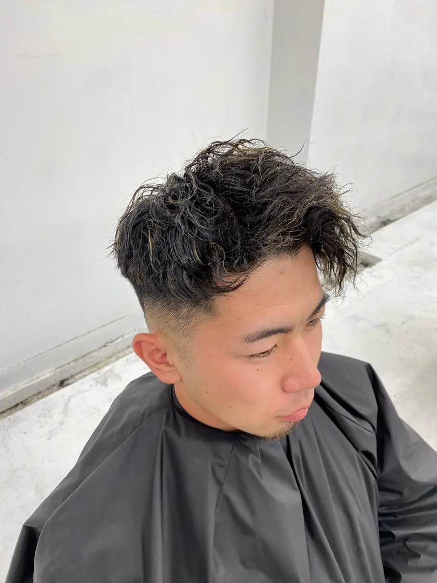 ショート パーマ メンズ 豊崎 佑輔のヘアスタイル