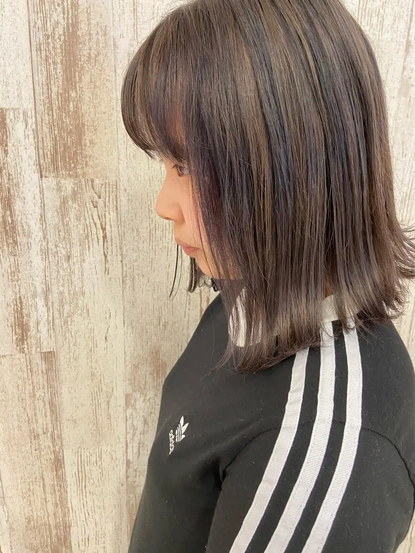 ミディアム カラー ヘアアレンジ ブリーチ グレージュ ハイライトカラー ハイライト カット ヘアカラー Oopsレイヤー 加藤澄都のヘアスタイル