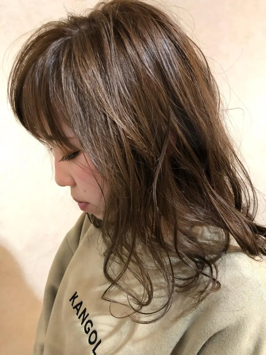 セミロング カラー 佐々岡 亮介のヘアスタイル