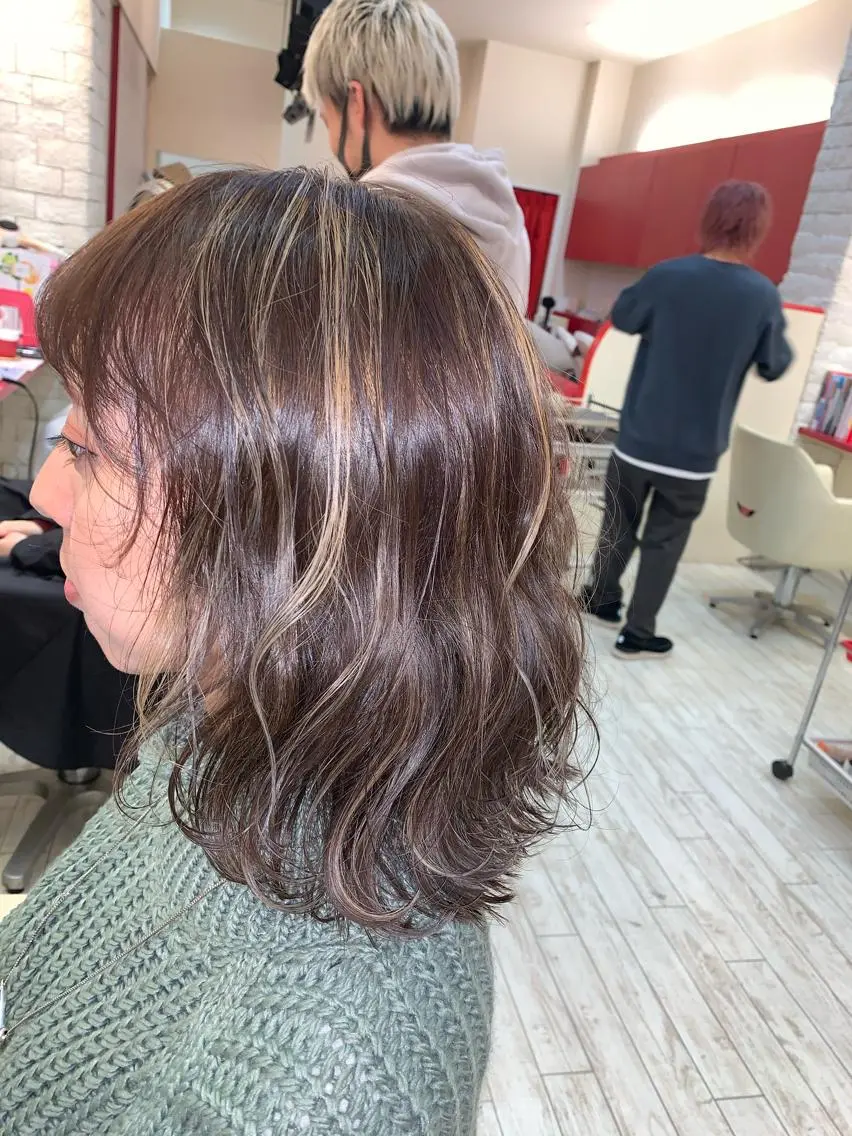 ミディアム カラー ヘアアレンジ メッシュ 今村公介 ブリーチ特化、派手髪のヘアスタイル