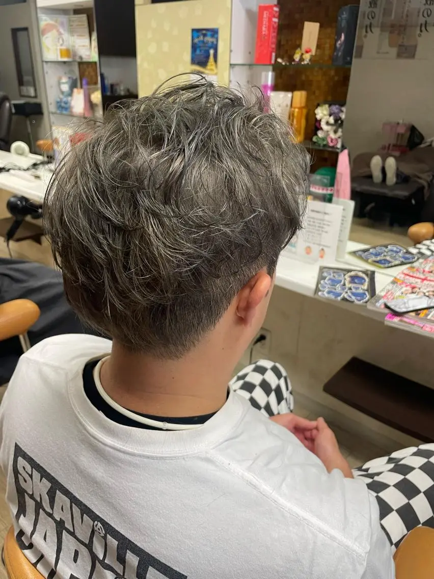 ショート カラー メンズ アッシュ ヘアカラー 徳留 もも花のヘアスタイル