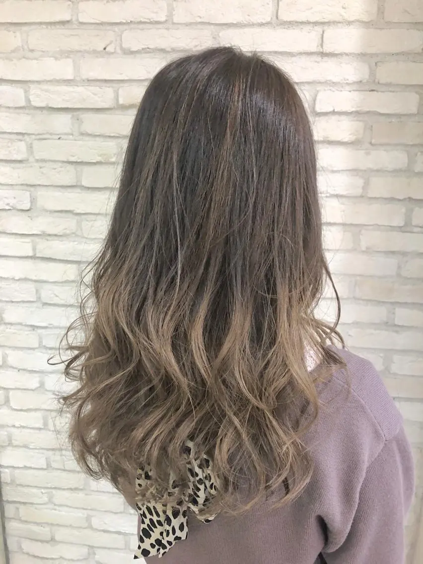 ロング カラー ベージュカラー グラデーションカラー 大平 美沙のヘアスタイル