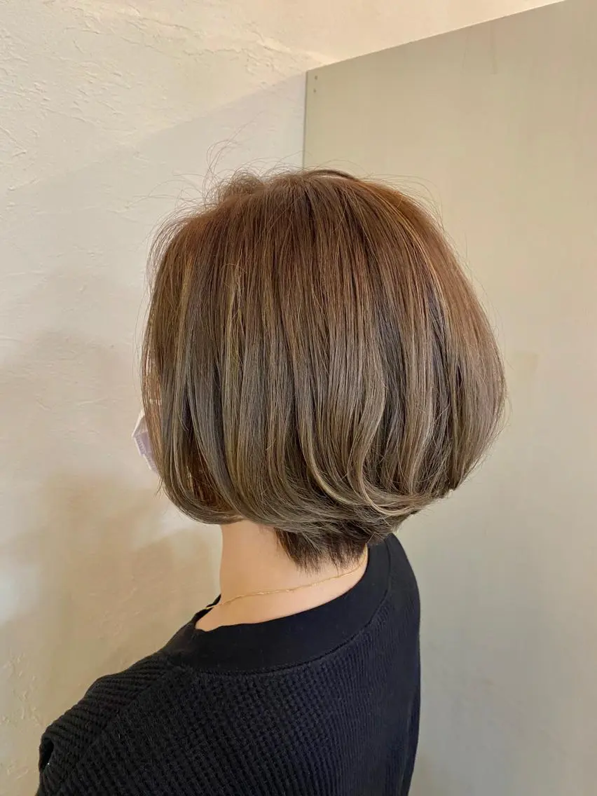 ショート カラー ベージュカラー ハイライトカラー ハイライト カット ヘアカラー トリートメント ENIF ヤマグチアツコのヘアスタイル