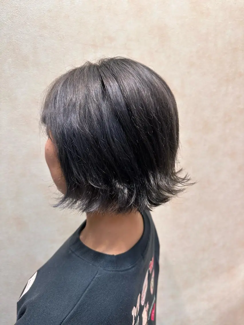 ショート カラー アッシュ ブリーチ ブルーカラー シルバー アメイジングヘアー 千歳店　福嶋のヘアスタイル