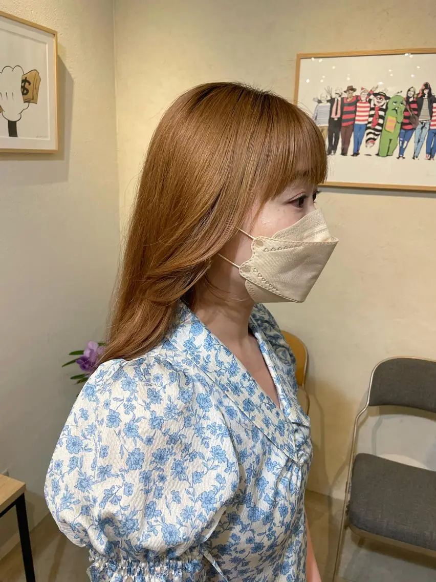 ロング カラー 顔周りカット Takanishi くすみベージュカラーのヘアスタイル