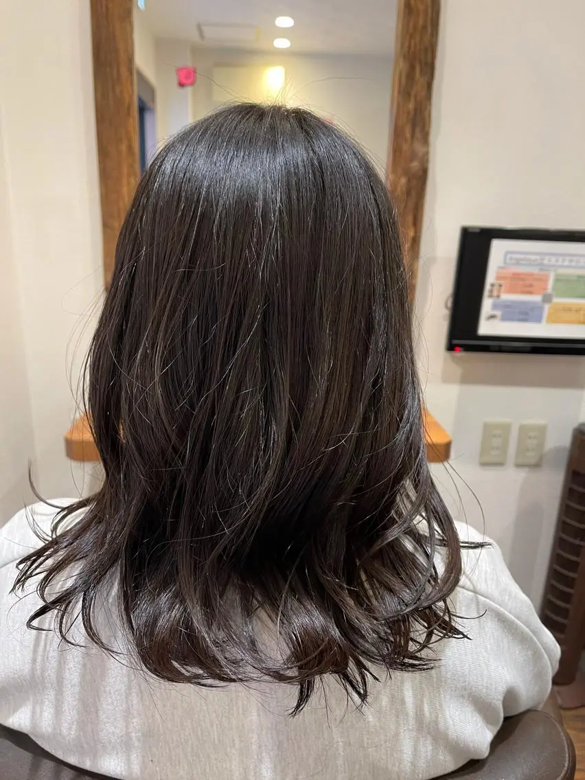 セミロング カット 縮毛髪質改善カケル 透明感カラー✨のヘアスタイル