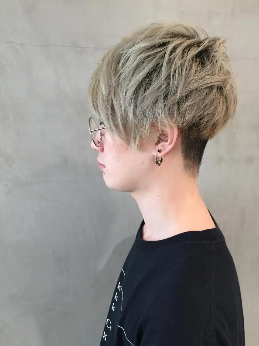 ショート カラー ブリーチ ラベンダーカラー 大西 直人のヘアスタイル