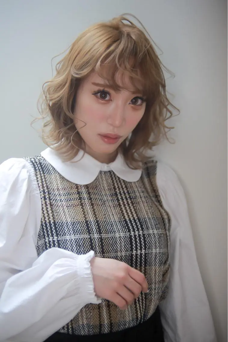 ミディアム カラー 伊藤 裕貴のヘアスタイル