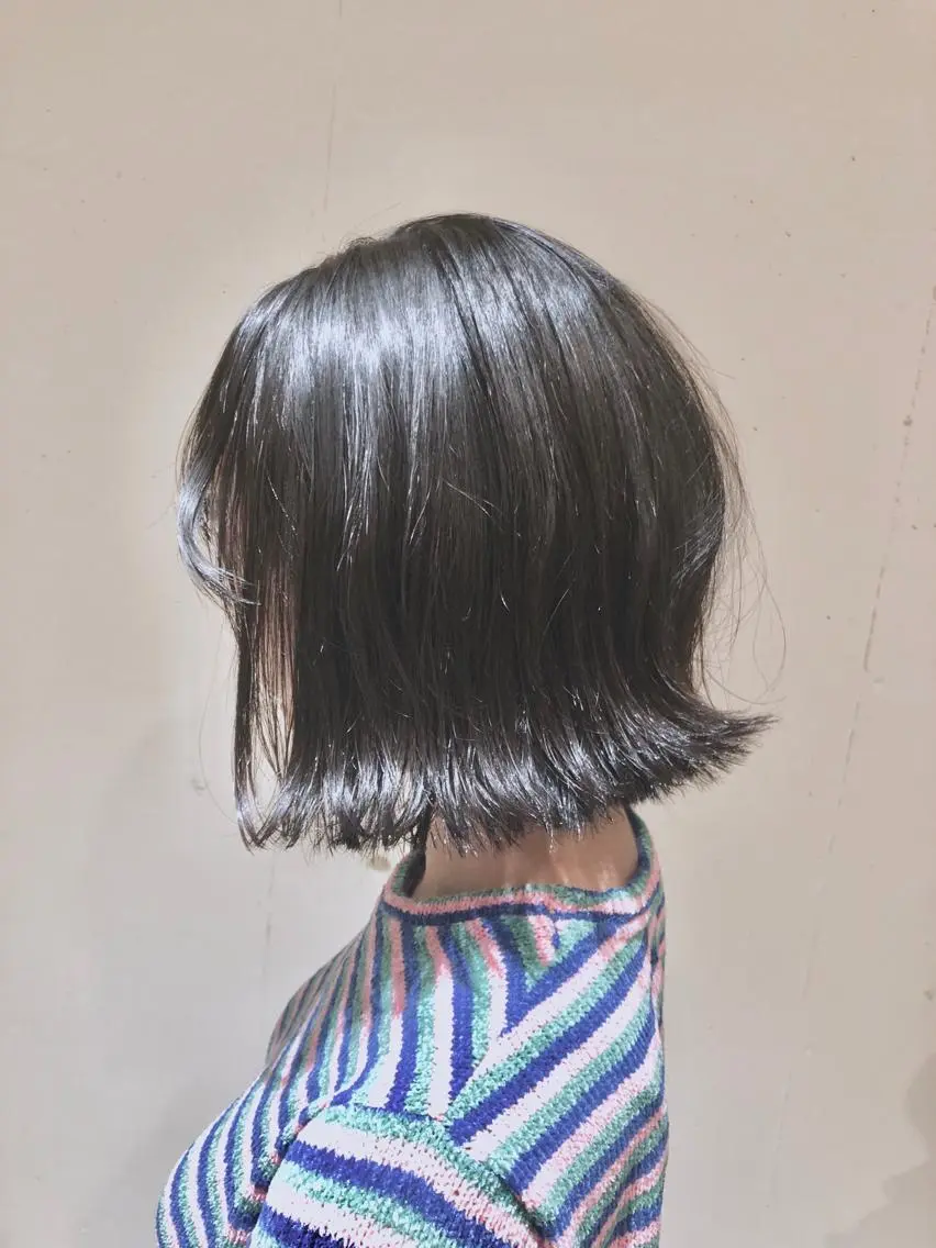 ミディアム カラー パーマ ヘアアレンジ 切りっぱなしボブ ブリーチ ブルーカラー ブルーラベンダー 透明感カラー 【ツヤ髪美容師】 ツダケイスケのヘアスタイル