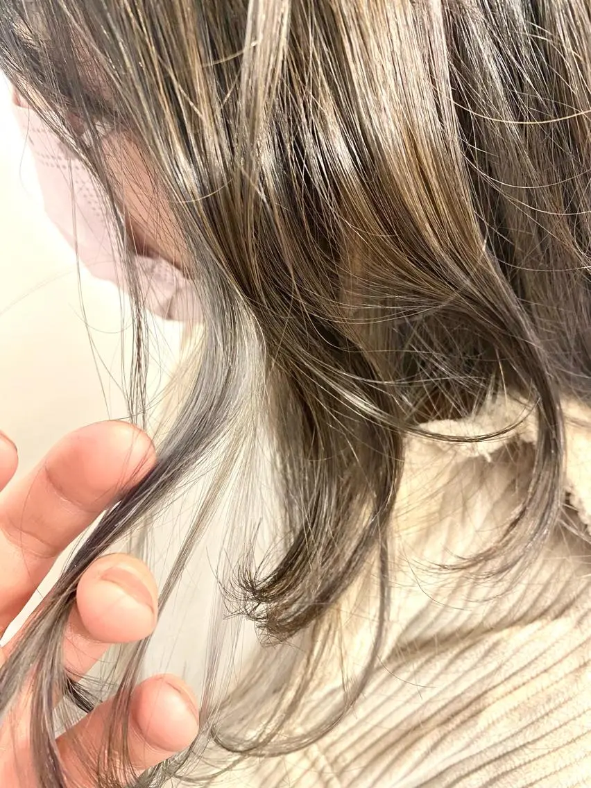 セミロング カラー ベージュカラー ブリーチ インナーカラー シルバー シルバーベージュ KEN KENのヘアスタイル
