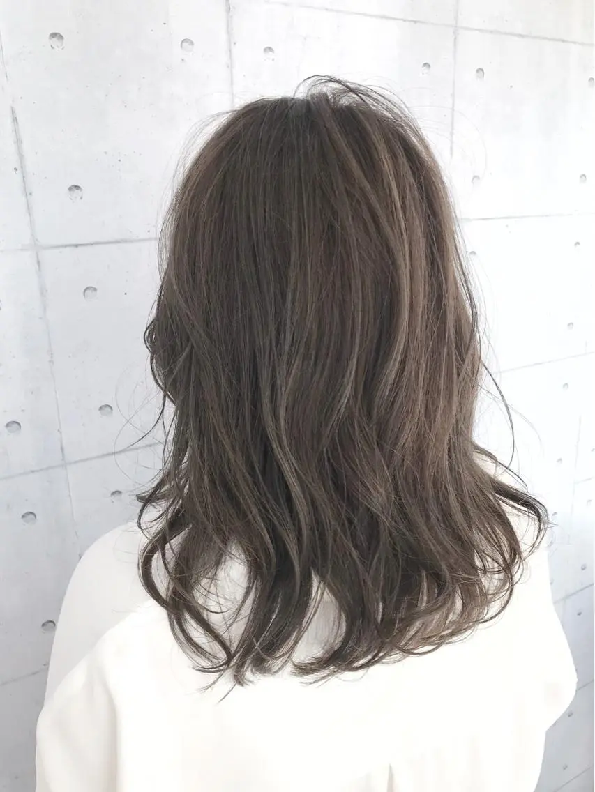 ミディアム カラー アッシュ アッシュグレー アッシュグレージュ 透明感カラー グレージュ カット ヘアカラー 高木 麻知子のヘアスタイル