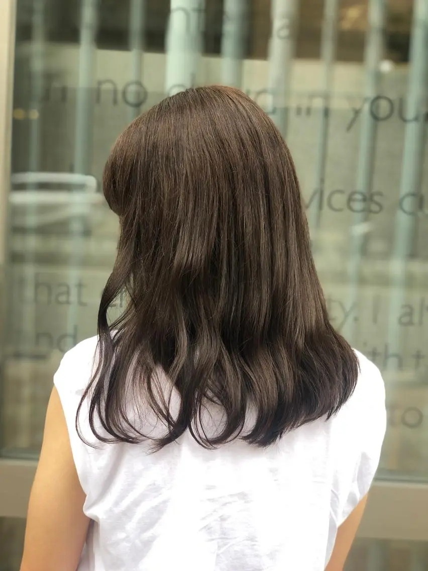 セミロング カラー ベージュカラー オリーブベージュ ヘアカラー たかはし まいのヘアスタイル