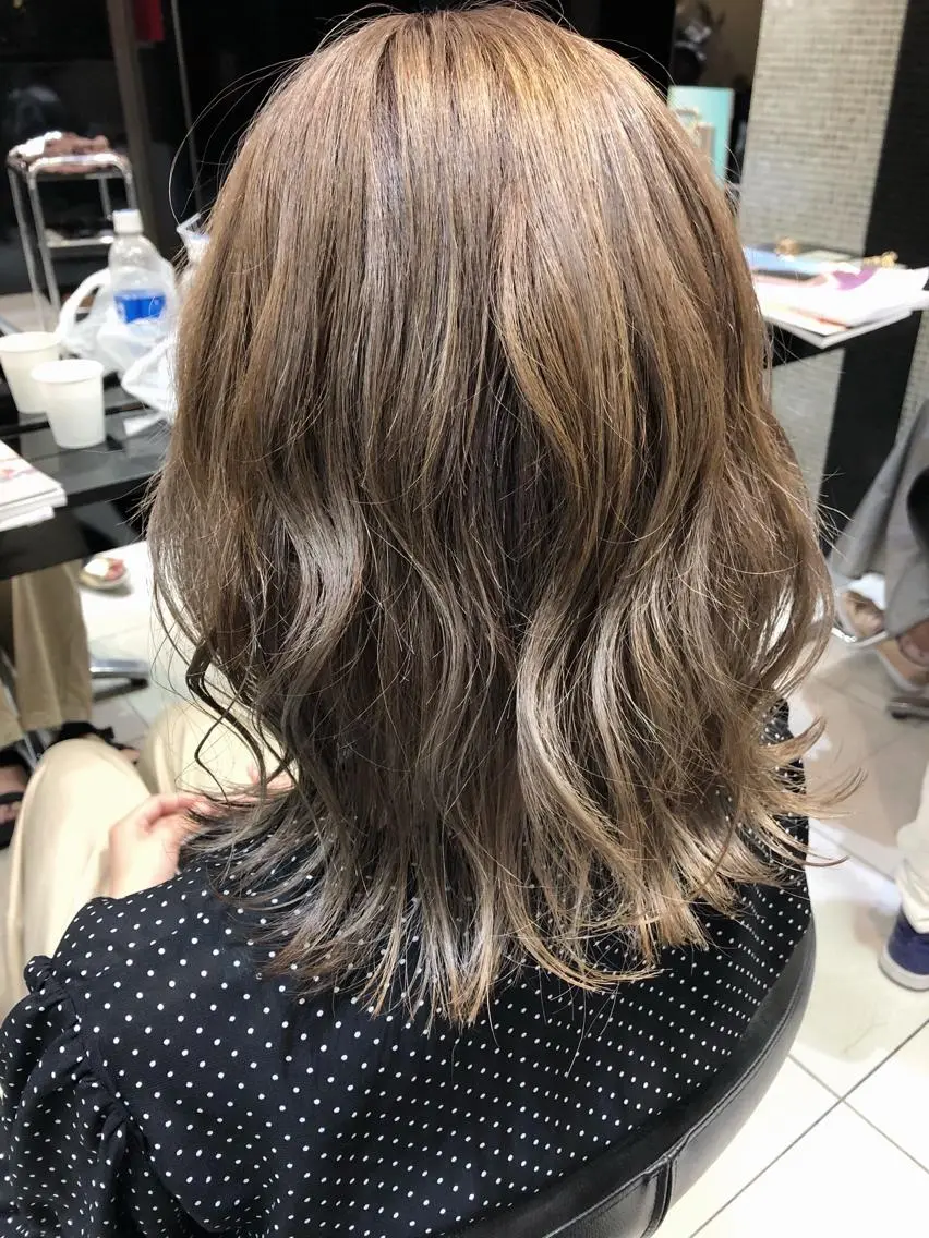 セミロング カラー グレージュ 女性リピ90%🍨 🩷佐藤みずきのヘアスタイル