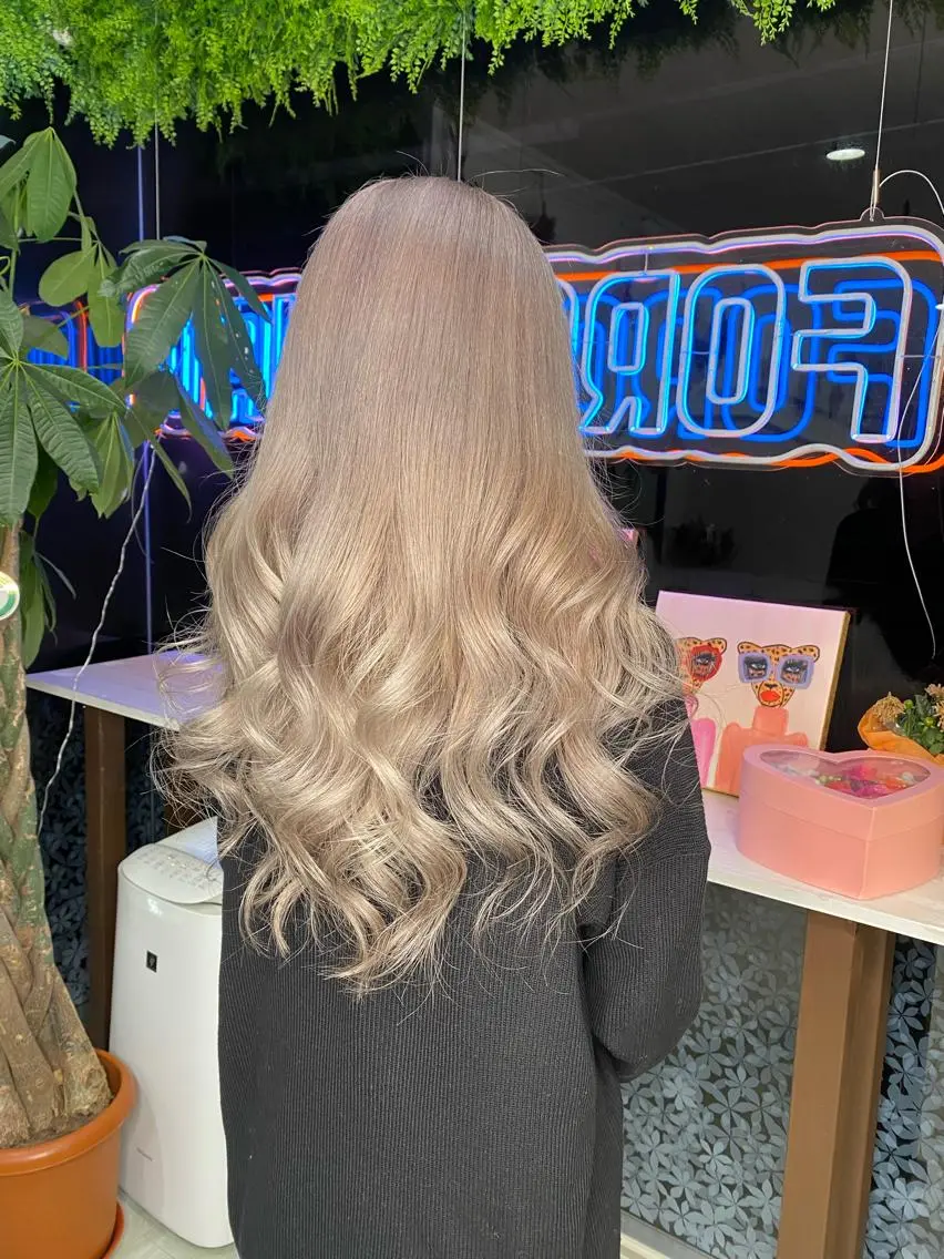 ロング ヘアカラー 🔥金山 諒平🔥のヘアスタイル