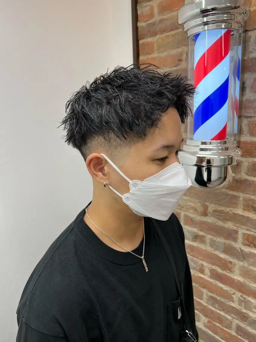 ショート パーマ メンズ 木下 紗綾のヘアスタイル