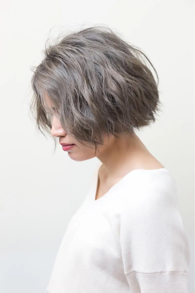 ショート カラー ブリーチ イルミナカラー シルバー 菅 翔太のヘアスタイル