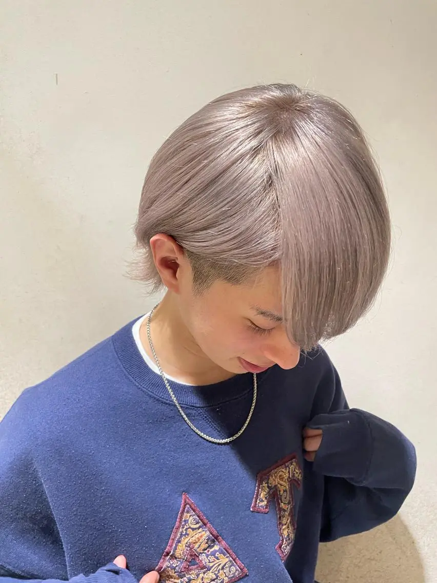 カラー シルバー ホワイトシルバー カット ヘアカラー 🫧ボブ/ツヤ髪/美 髪矯正／菜結のヘアスタイル