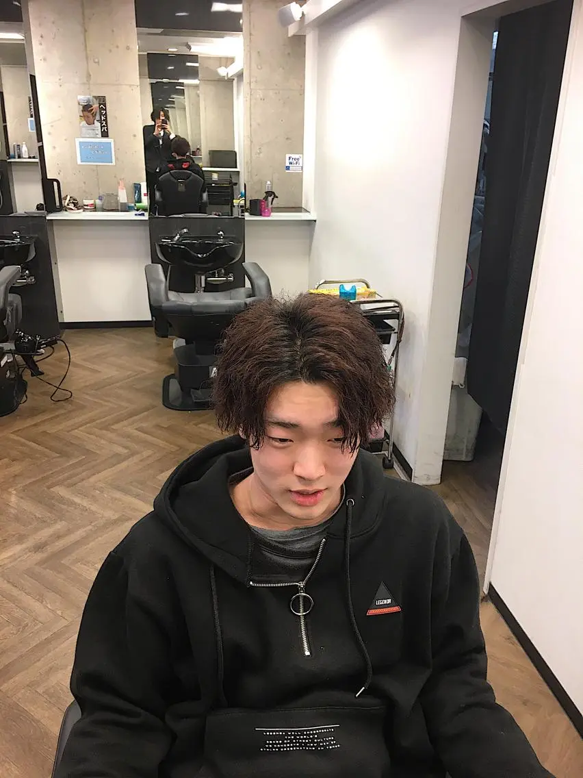 ミディアム パーマ メンズ センターパート パーマ 前田賢生 ご新規様はNGのヘアスタイル
