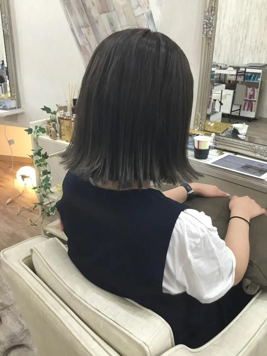 ショート カラー アッシュ グラデーションカラー シルバー シルバーアッシュ 艶髪🫧髪質改善 縮毛矯正✨影山湧市のヘアスタイル