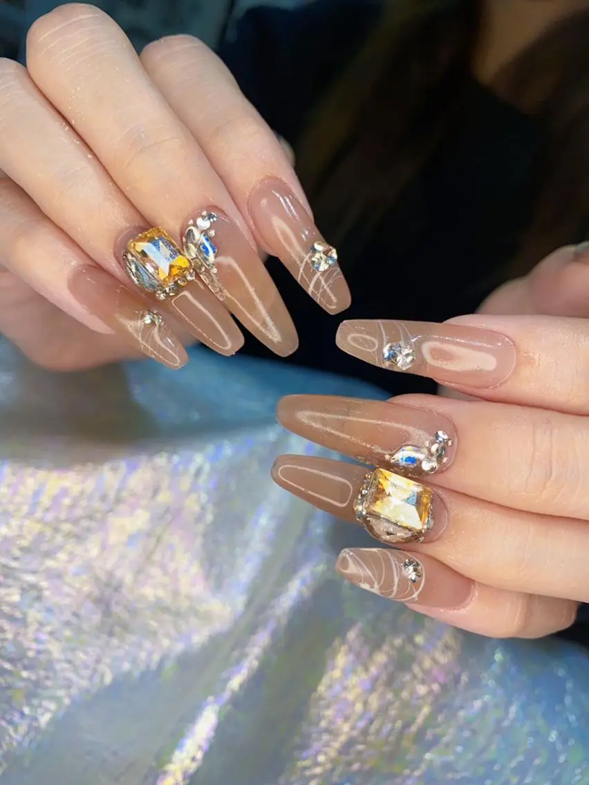 ネイル 長さ出し ネイルチップ Queen‘s なんのネイルデザイン