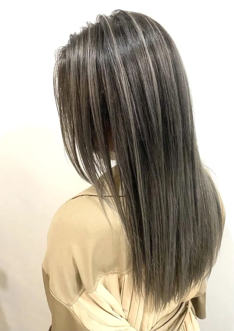 セミロング ヘアアレンジ カラー ハイトーン カラーのヘアスタイル