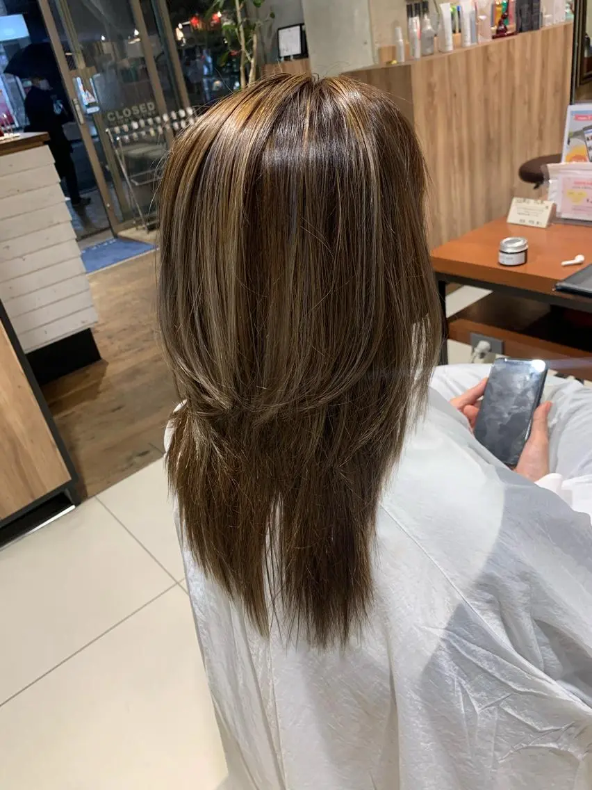 セミロング カラー ハイライトカラー ハイライト AQUA 平田真一のヘアスタイル