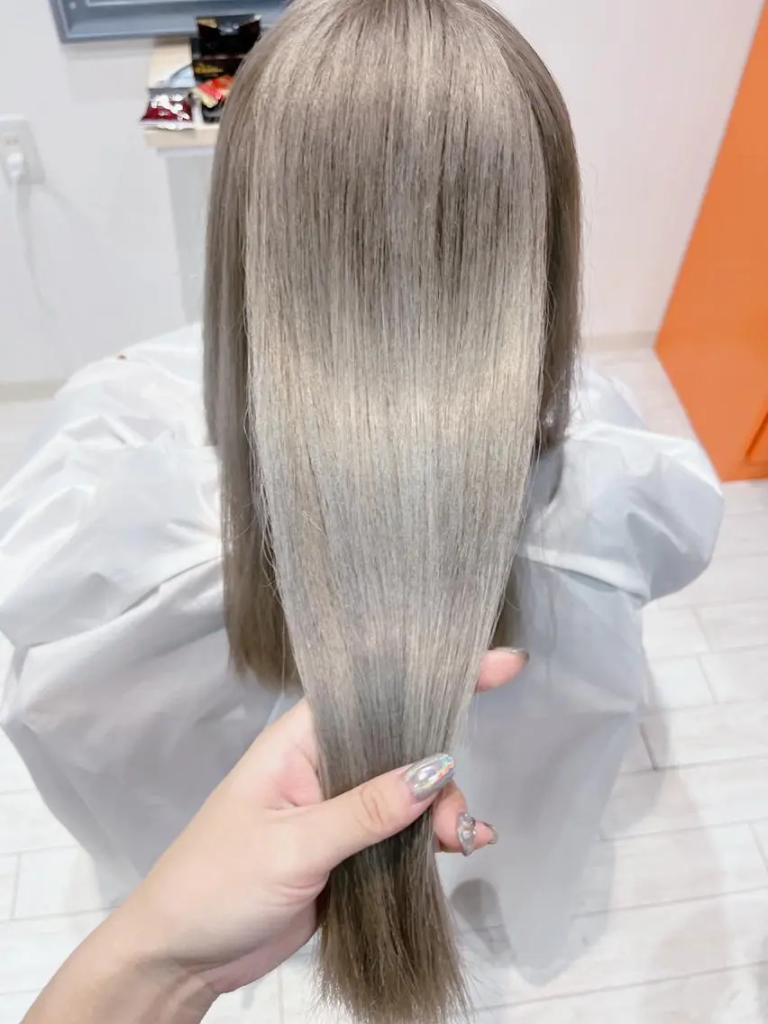 カラー ブリーチ シルバー ✨️💎山口 真依💎✨️のヘアスタイル
