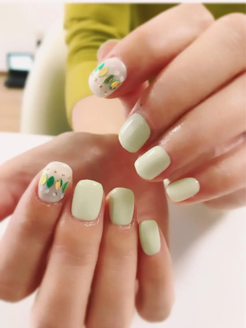 ネイル アートネイル 長さ出し フットネイル グリーン ニュアンスネイル Lily Roseスタッフ一同のマツエク・マツパデザイン