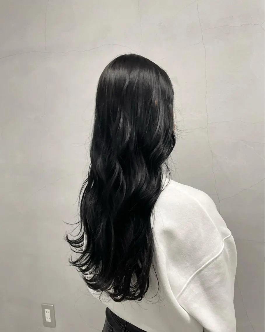 カラー 黒髪 ブルーカラー ブルーブラック miu .のヘアスタイル