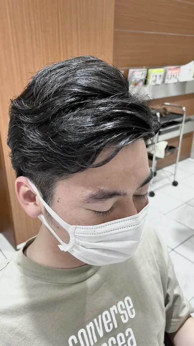 ショート パーマ メンズ ビジネス ツーブロック 刈り上げ カット ヘアカラー トリートメント テラモト カズヨシのヘアスタイル