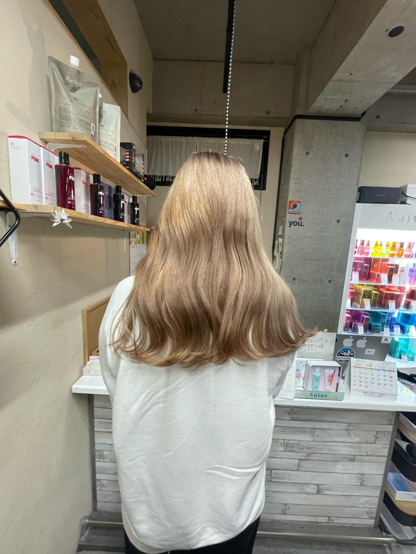 カラー ベージュカラー ミルクティーベージュ デザインカラー／ 梶本 乃梨叶のヘアスタイル
