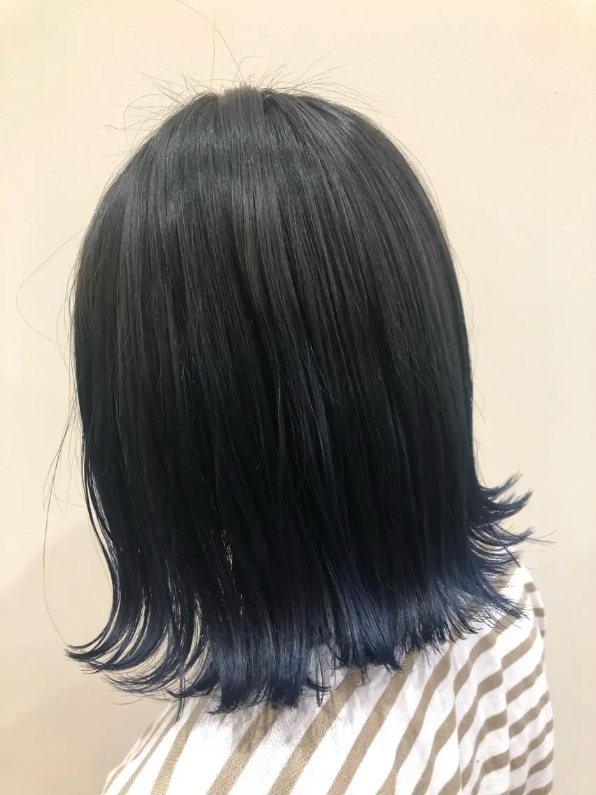 ミディアム カラー ブルーカラー グラデーションカラー Amour なぐらのヘアスタイル