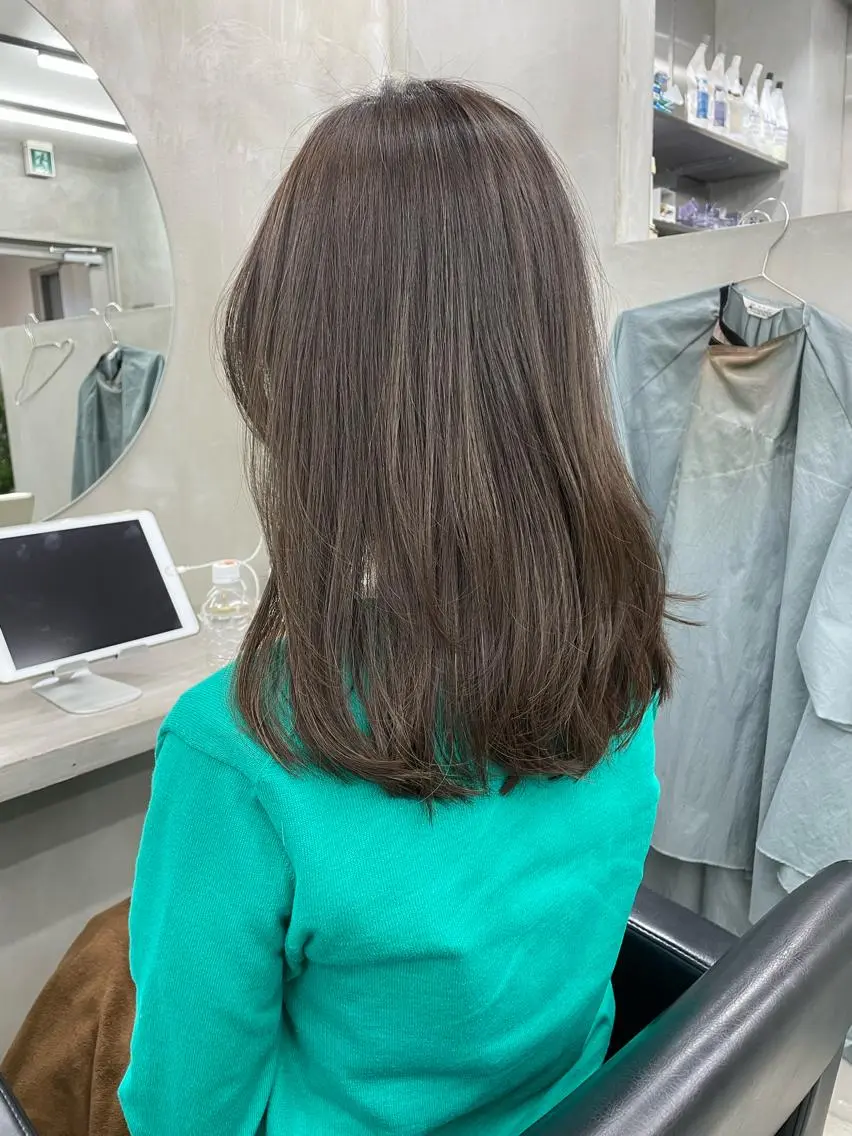 ミディアム カラー ミディアムレイヤー レイヤーカット カット ヘアカラー トリートメント 👑ボブはお任せ ミヤノ👑のヘアスタイル