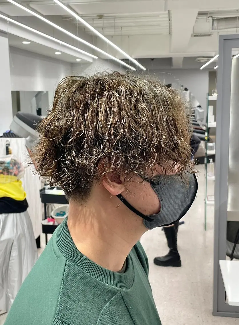 メンズ アップバング センターパート カルマパーマ マッシュ メンズパーマ メンズスタイリスト✨ 助川龍哉のヘアスタイル