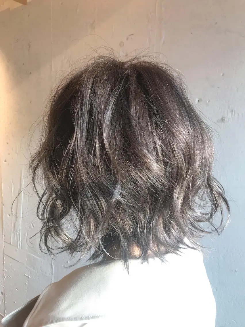 ショート カラー 透明感カラー グレージュ ハイライトカラー ハイライト ヘアカラー レイヤー/大人メンズ パーマ🌀 平島拓也のヘアスタイル