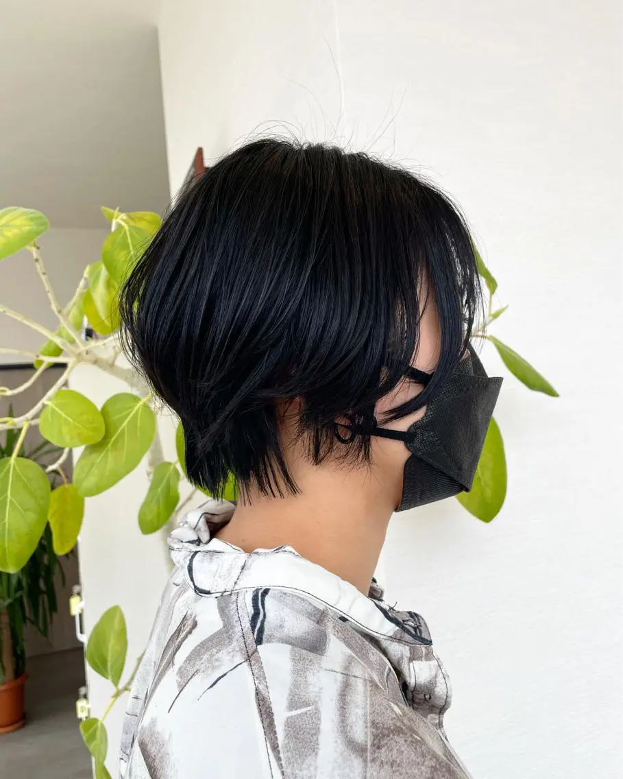 ショート カラー 黒髪 ブルーカラー ブルーブラック RONDEL 伽那のヘアスタイル