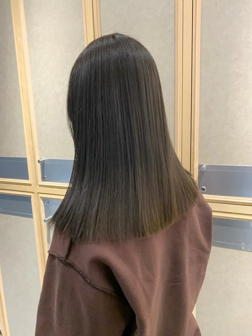 セミロング カラー グレージュ オリーブグレージュ オリーブグレー チバ タクミのヘアスタイル