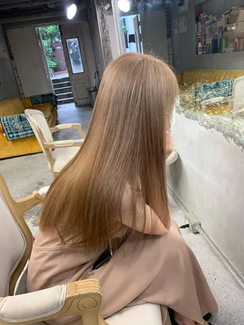 セミロング カラー ベージュカラー ブリーチ ピンクカラー ピンクベージュ 似合わせカラー🫶 小川千波のヘアスタイル