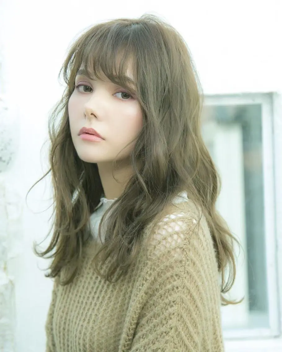 ロング カラー カット ヘアカラー トリートメント Akane レイヤー/艶カラーのヘアスタイル