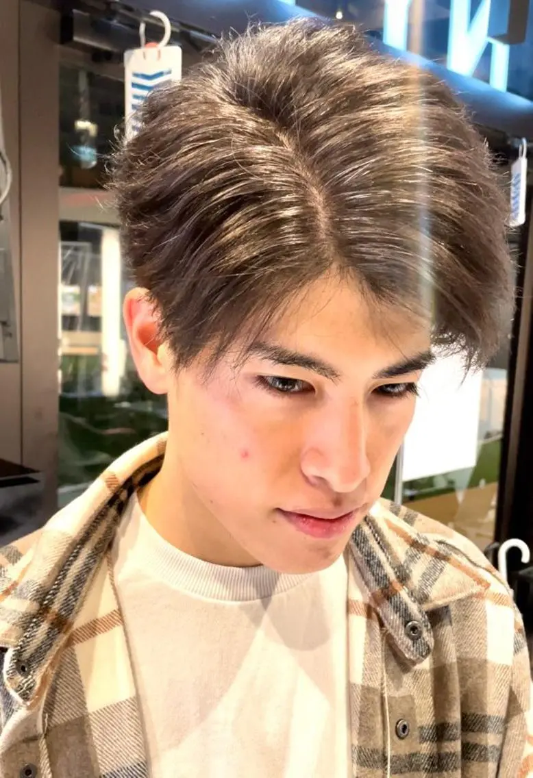 ショート カラー メンズ メンズハイライト ハイライトカラー イルミナカラー ハイライト カット ヘアカラー メンズヘア特化 崎田 成人のヘアスタイル