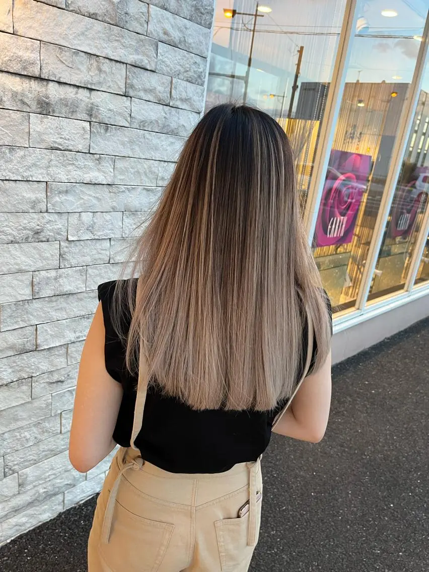ロング カラー バレイヤージュ レイヤーカット ヘアカラー EARTH石巻店 尾形  裕のヘアスタイル