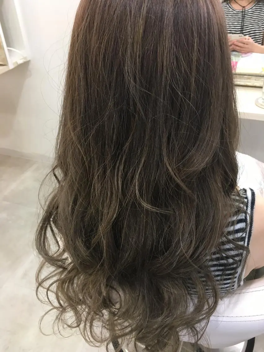 セミロング ロング カラー 髪質改善 中川 翔のヘアスタイル
