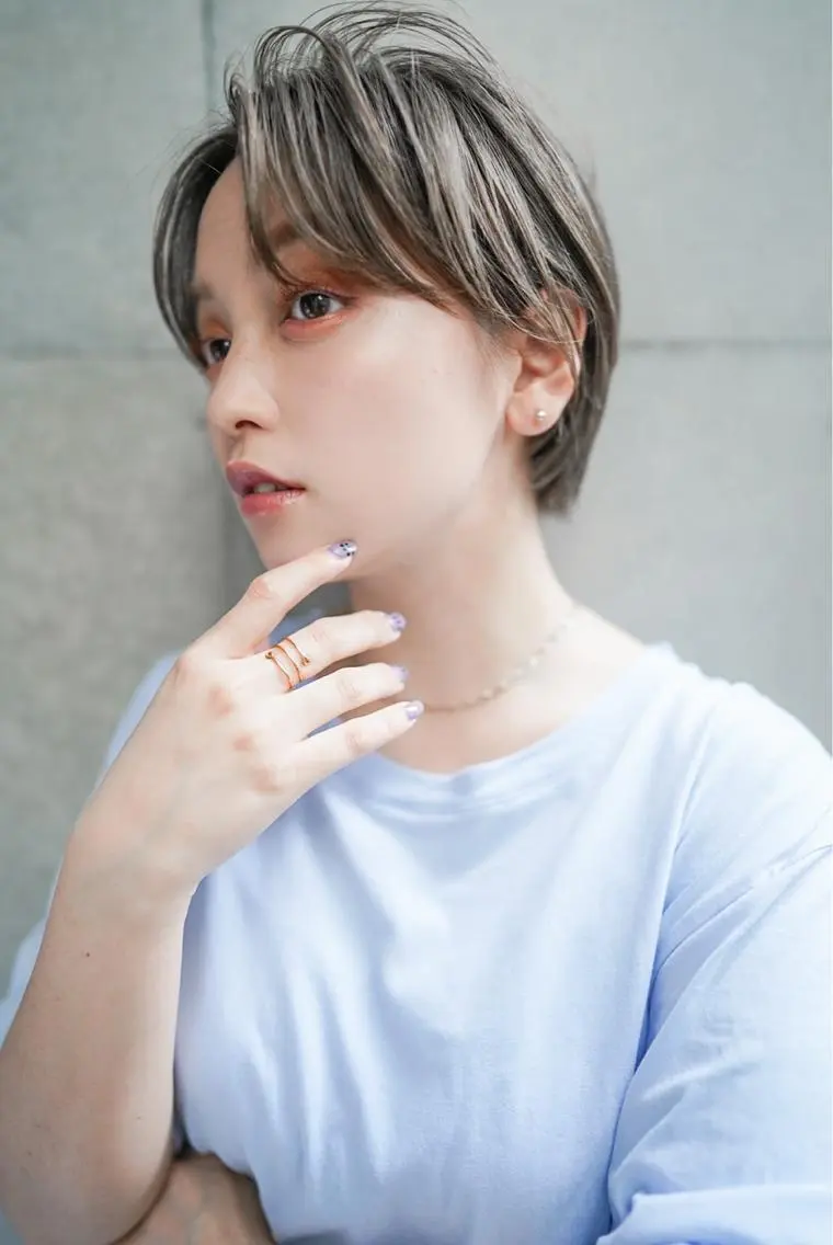 ショート カラー パーマ ヘアアレンジ メンズ ハンサムショート グレージュ シアーグレージュ ショートヘア TOMO GEEKS代表のヘアスタイル